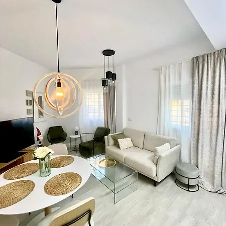 Apartment Historical Centre! Private Terrace & Gym-near Public Parking *