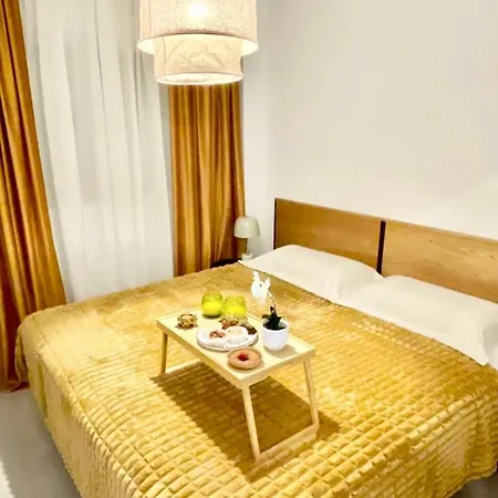 Apartment Historical Centre! Private Terrace & Gym-near Public Parking
