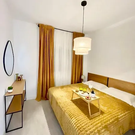 Historical Centre! Private Terrace & Gym-near Public Parking Malaga